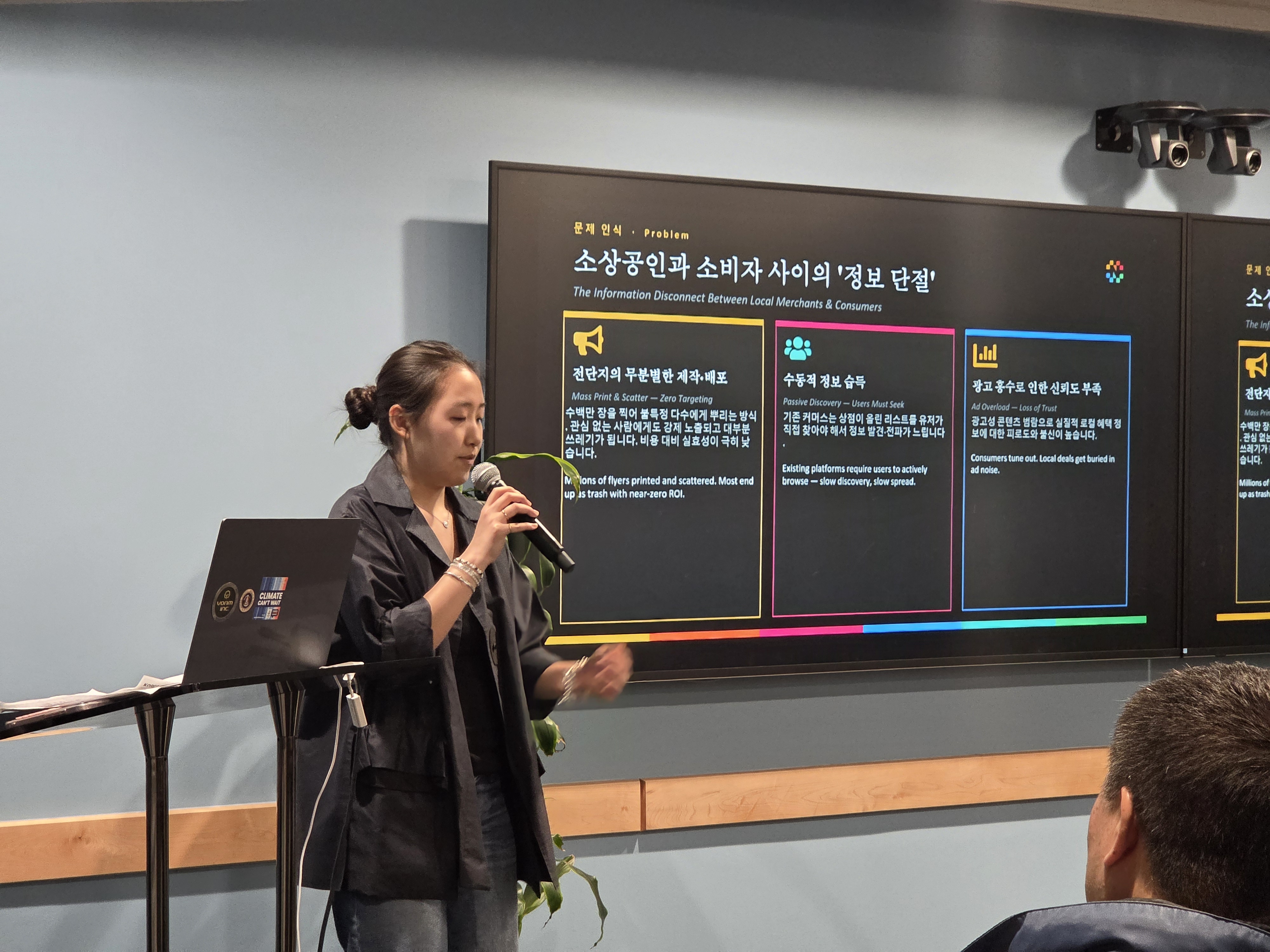 Hashnews presentation slide shown on screen